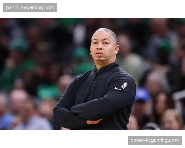 官方：泰伦·卢与快船达成多年续约协议