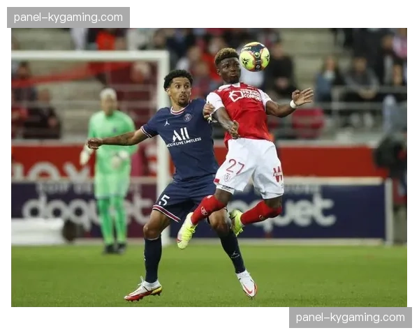 通讯:追溯兰斯赛季初至今的战术演变,从控球到更务实的快速通过中场