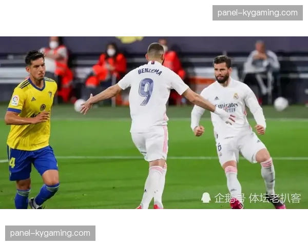 赫罗纳前锋多夫比克梅开二度,射手榜追平榜首 赫罗纳前锋多夫比克梅开二度,射手榜追平榜首